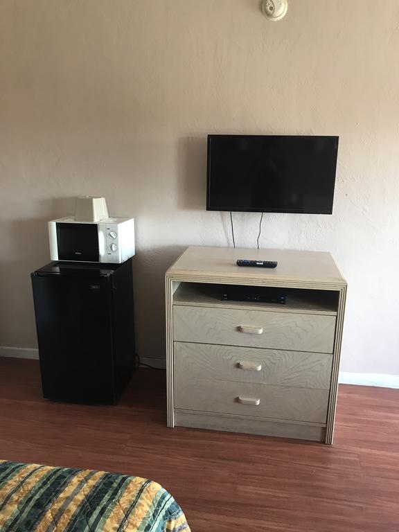 מודסטו Economy Inn מראה חיצוני תמונה